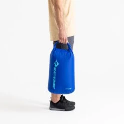 Sea To Summit Lightweight Dry Bag 28 Sea To Summit Lightweight Dry Bag -Sea To Summit 02 LightweightDryBag20LSurftheWebCarry